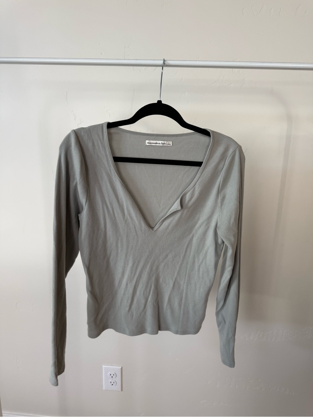 Abercrombie & Fitch Light Gray V-Neck Long Sleeve Top